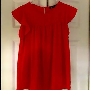 ✨5/$25✨ Cute red top